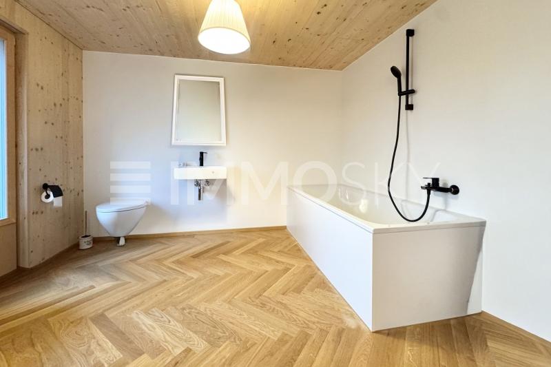Bad im Schlafzimmer - 5.5 pièces Maison individuelle a Rapperswil BE