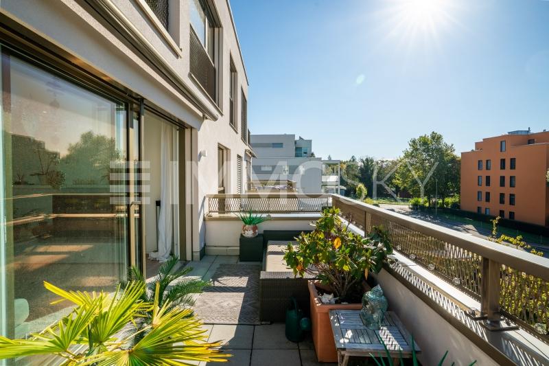 Ein gemütlich Balkon - hier verwöhnt Sie die Sonne den ganzen Tag - 3.5 pièces Appartement a Oberengstringen