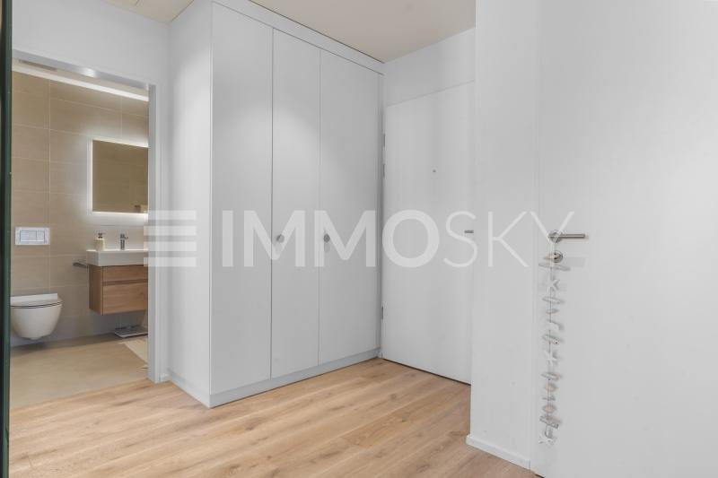 Eingangsbereich mit Einbauschränke - 3.5 pièces Appartement a Oberengstringen