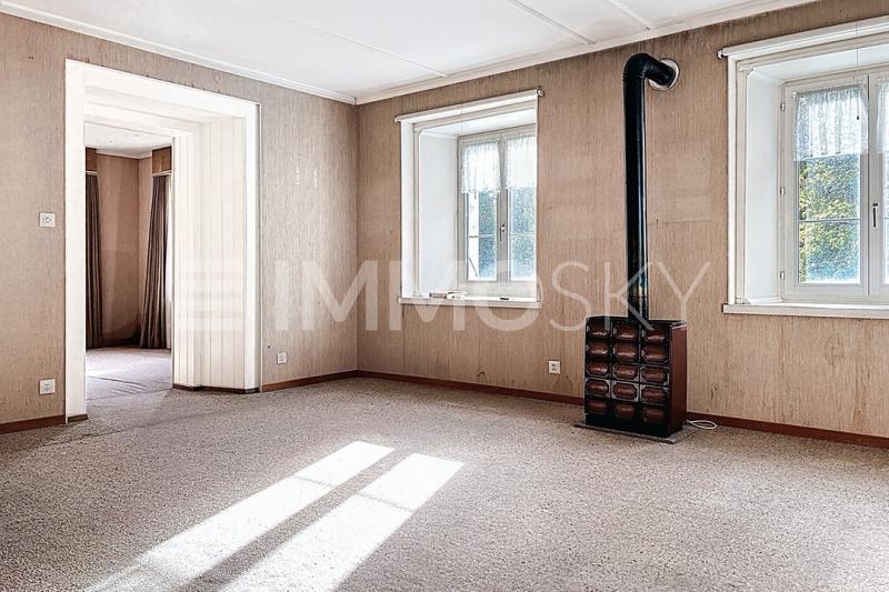 Séjour avec poêle - 3 pièces Maison individuelle a Fontainemelon