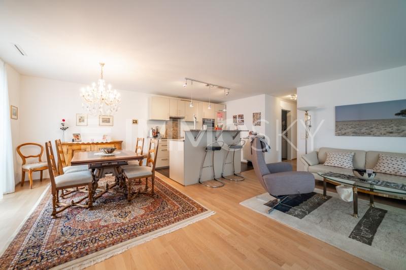 Geräumiger Ess- und Wohnbereich - 3.5 pièces Appartement a Hünibach