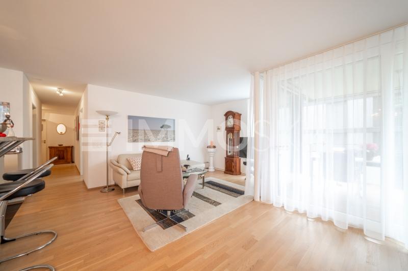 Hell und offen - 3.5 pièces Appartement a Hünibach