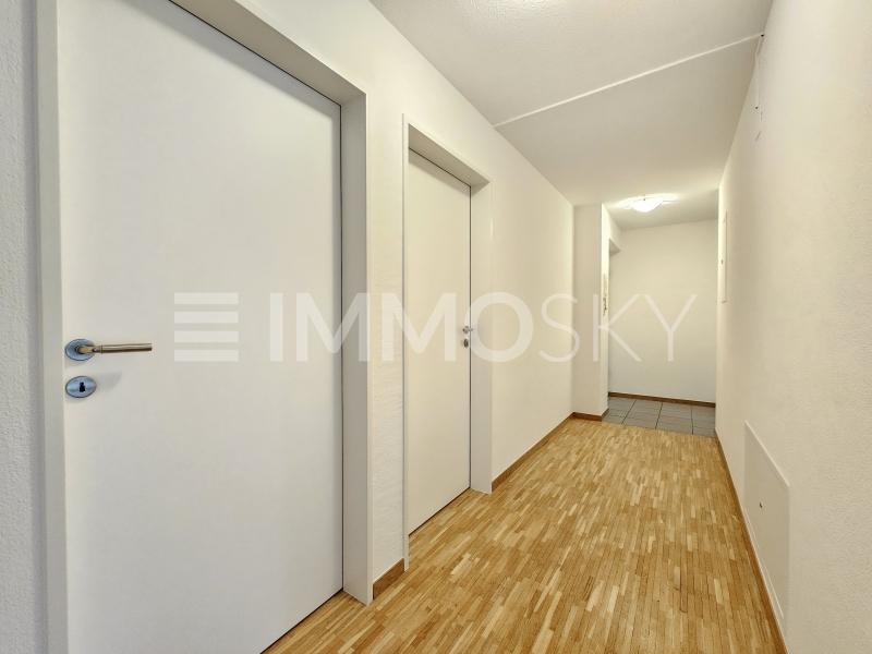 Eingangsbereich mit Garderobe - 4.5 pièces Appartement a Trimmis