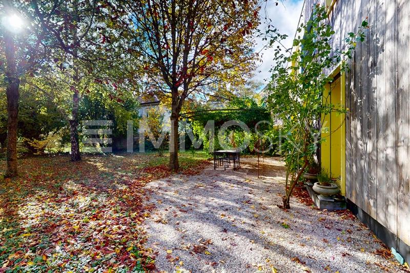 Extérieur pergola - 10.5 pièces Maison individuelle a Areuse