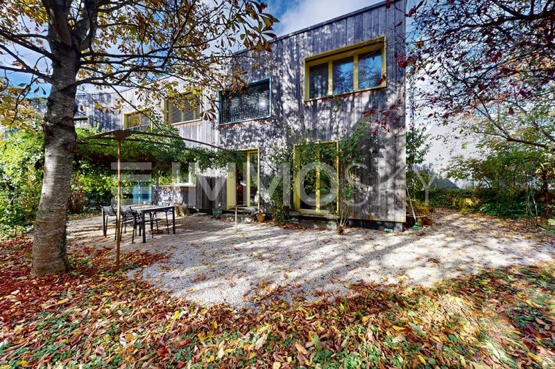 Bel extérieur - 10.5 pièces Maison individuelle a Areuse