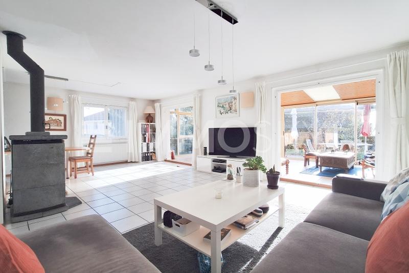Pièce à vivre conviviale - 6.5 pièces Maison mitoyenne a Bassins