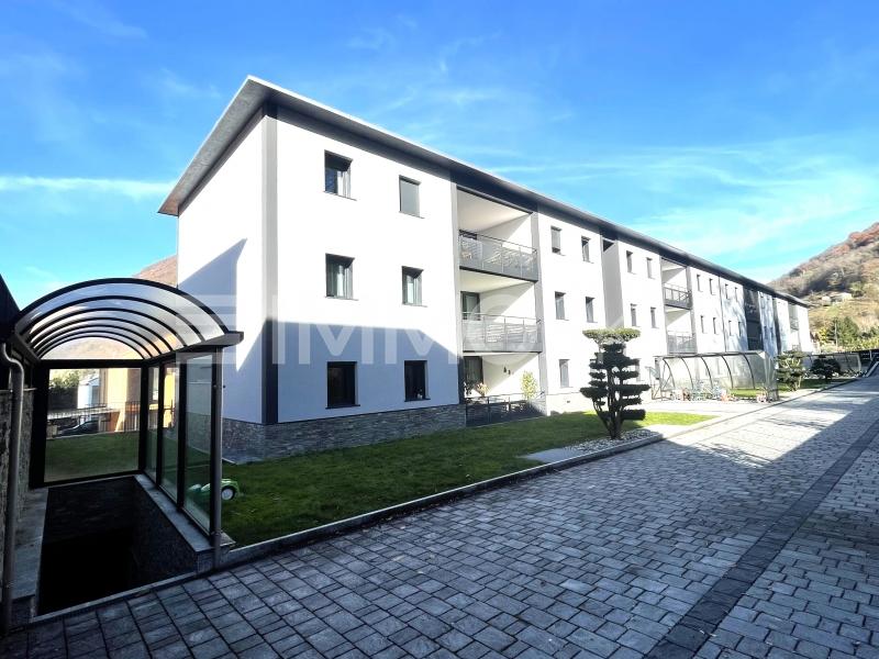 Fresca di nuova tinteggiatura - Casa plurifamiliare a Arbedo