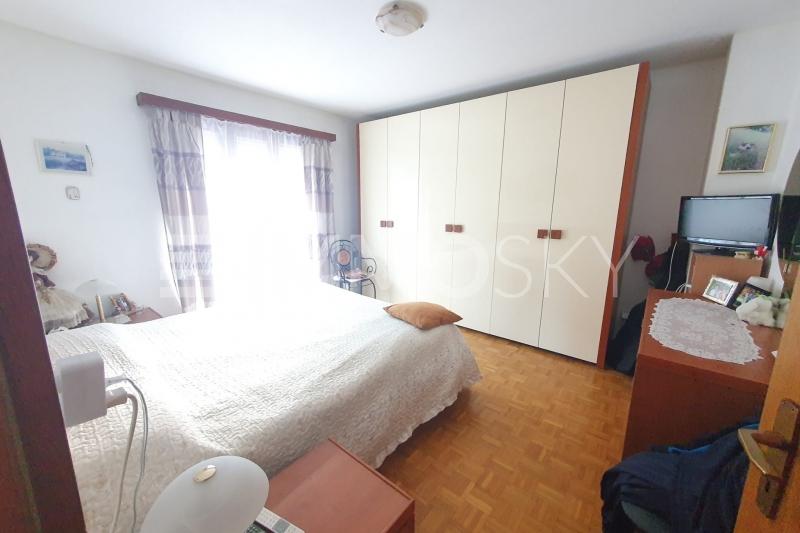 Camera padronale con parquet e luce naturale  - 5.5 pièces Maison individuelle a Cadenazzo