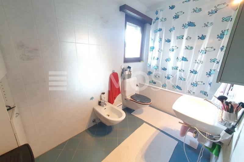 Bagno principale con vasca e finiture di qualità  - 5.5 pièces Maison individuelle a Cadenazzo
