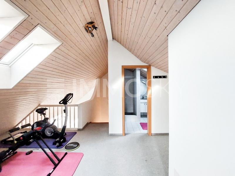 Für Sportbegeisterte unter dem Dach - 4.5 pièces Duplex a Egliswil