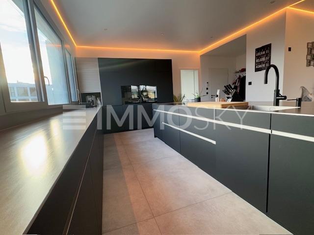 Hochwertiger Ausbau der Küche - 5.5 pièces Appartement a Bottighofen