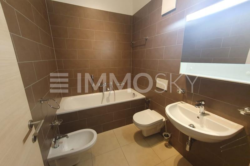 Bagno elegante con vasca  - 3.5 pièces Appartement a Caneggio