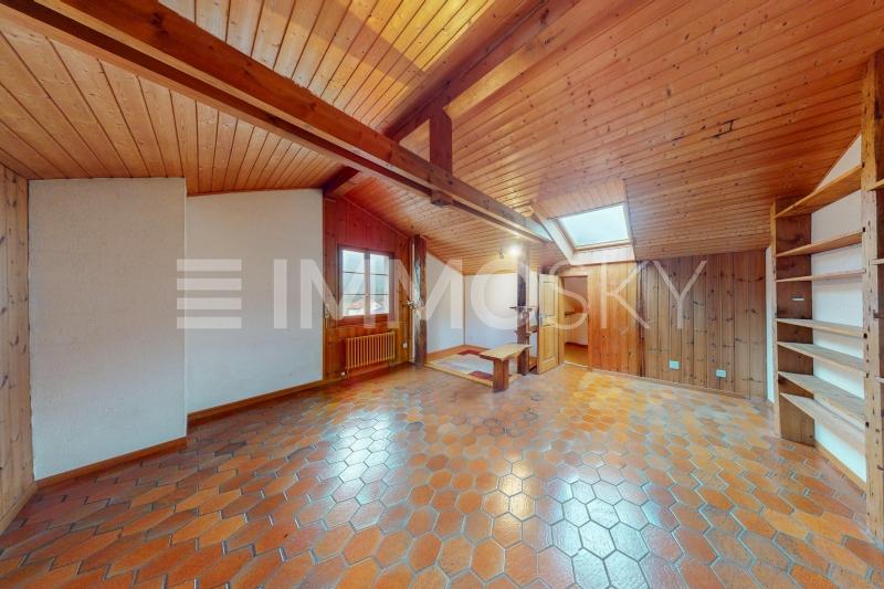 Combles spacieuses - 4.5 rooms House in Enney