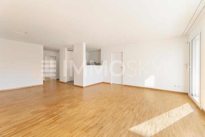 Geräumiger Wohn- und Essbereich - 4.5 pièces Appartement a Trimmis