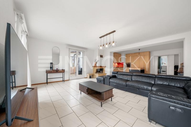Bel espace de vie - 13.5 pièces Maison bifamiliale a Corcelles NE