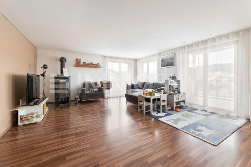 Wohnbereich mit stimmungsvollem Schwedenofen - 4.5 pièces Appartement a Gais