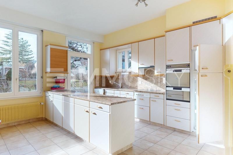 Cuisine avec ilôt central - 7.5 rooms Mansion in Sion