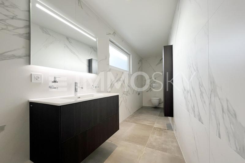 Douche et WC parental - 5.5 Zimmer Einfamilienhaus in Courtételle