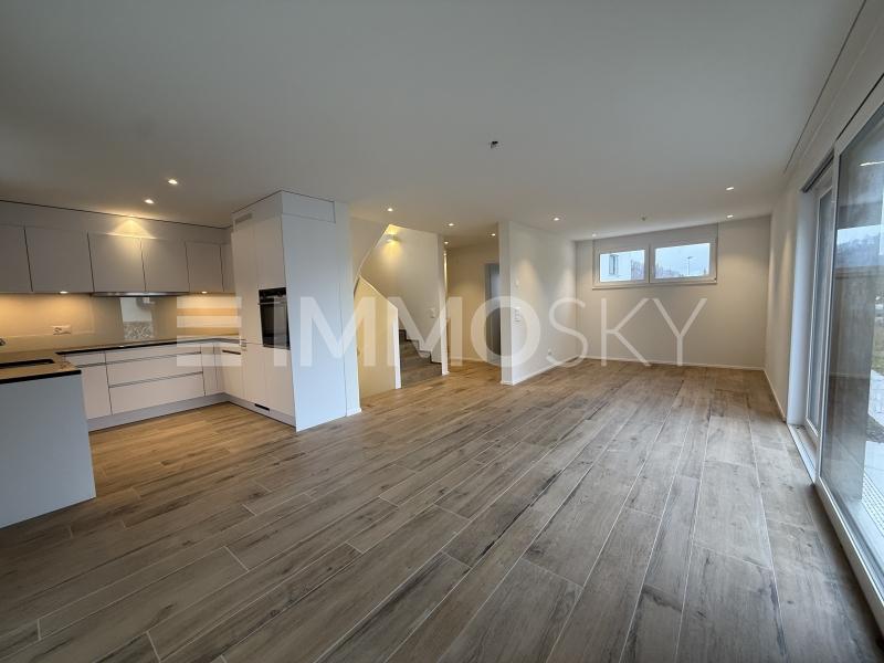 Der offene Wohn-/Ess- und Kochbereich bietet die ideale Fläche für die ganze Familie.  - 4.5 pièces Maison individuelle a Nunningen