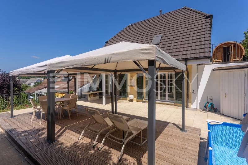 Swimmingpool (aktuell mit Holzüberbauung gesichert, jederzeit rückbaubar) - 5.5 pièces Maison a Pfungen