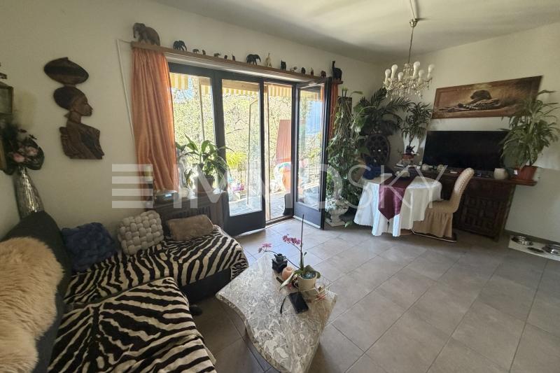 Ampio salone - 5.5 stanze Casa bifamiliare a Cugnasco