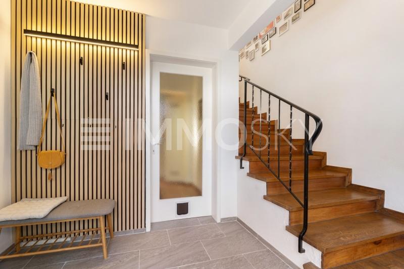 Stilvoller Eingang – Ordnung trifft Design - 3.5 pièces Maison individuelle a Vals