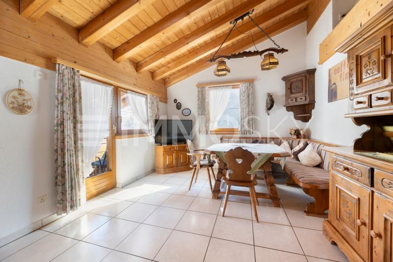 Heller Wohnbereich mit gemütlicher Sitzecke - 13 pièces Maison a Curaglia