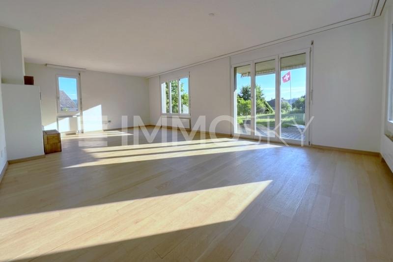Grosszüge Wohnlandschaft - 9 pièces Maison bifamiliale a Spreitenbach