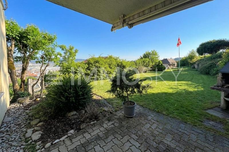 Sitzplatz und Weitsicht - 9 pièces Maison bifamiliale a Spreitenbach