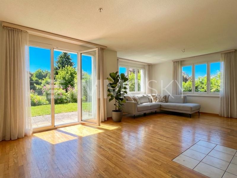 Wohn-Essbereich mit Ausgang in Garten - 5.5 pièces Maison individuelle a Amriswil