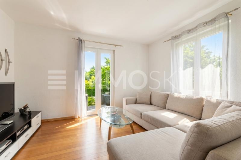 Wohnbereich mit Ausgang in Garten - 6 pièces Maison bifamiliale a Kreuzlingen