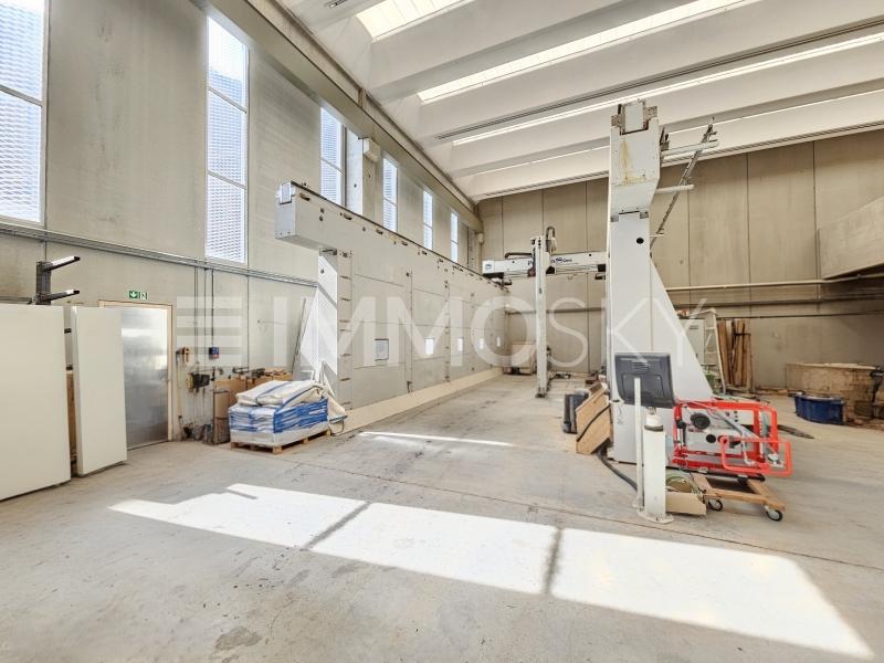 Lichtdurchfluteter Innenraum mit hoher Decke - 1 stanze Immobile commerciale a Filisur