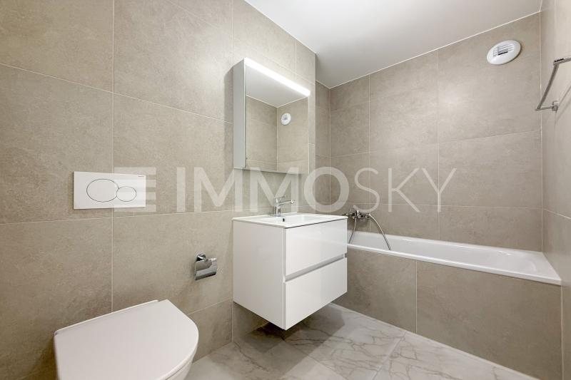 Salle de bains moderne avec baignoire - 3.5 stanze Appartamento a Moudon