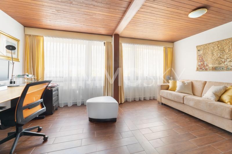 Gemütliches Zimmer für kreative Ideen - 6.5 Zimmer Terrassenwohnung in Wilen b. Wollerau