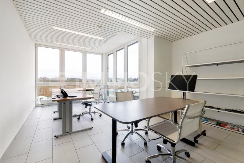 Helles Büro mit Weitblick und viel Tageslicht - 13 Zimmer Büro in Steinhausen