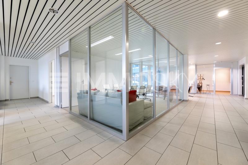 Hochwertige Bürofläche mit moderner Glasabtrennung - 13 Zimmer Büro in Steinhausen