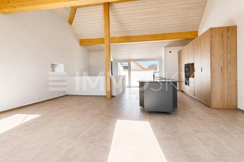 Magnifique pièce de vie avec belle hauteur sous-plafond - 4.5 pièces Duplex a Sullens