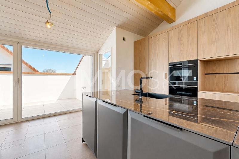Superbe cuisine lumineuse donnant sur le balcon - 4.5 pièces Duplex a Sullens