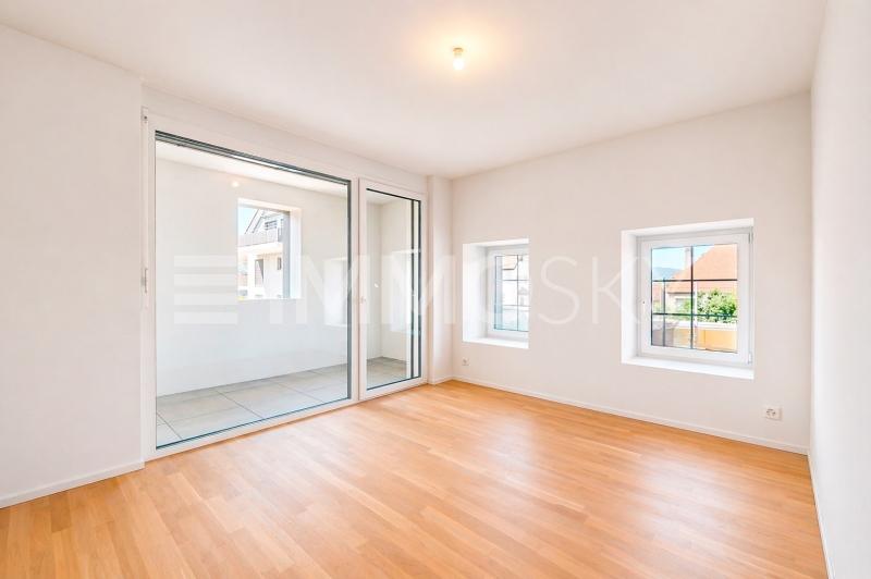 Belle chambre parentale avec salle d'eau privative donnant sur la coursive - 4.5 pièces Duplex a Sullens