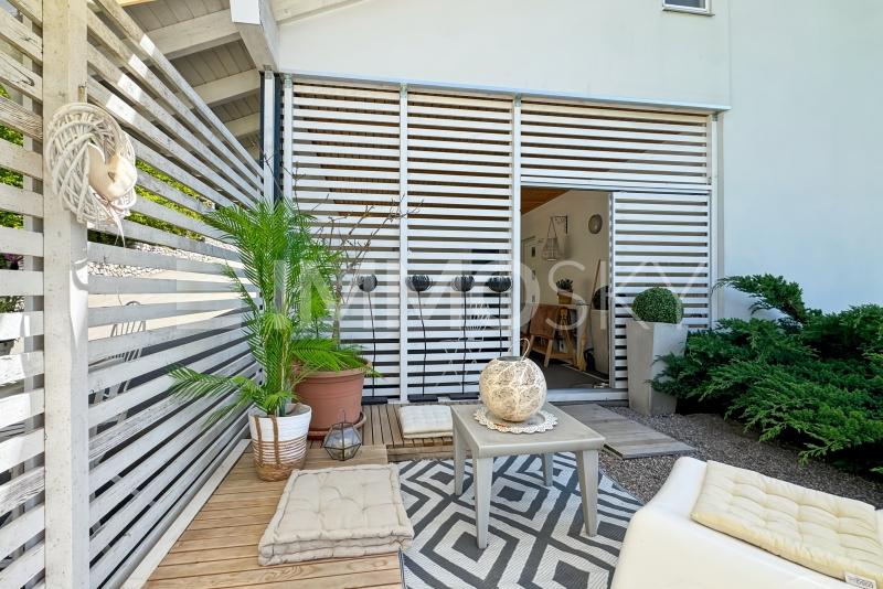 Terrasse cosy - 4.5 pièces Maison mitoyenne d'angle a Ursy