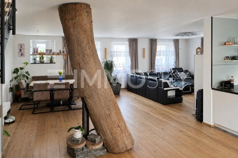 Grosszügiges Wohnzimmer mit Essbereich - 11 pièces Maison bifamiliale a Schwaderloch
