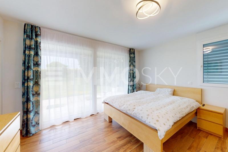 Chambre avec salle de bains et accès à la terrasse - 4.5 pièces Appartement en rez-de-chaussée a St Prex