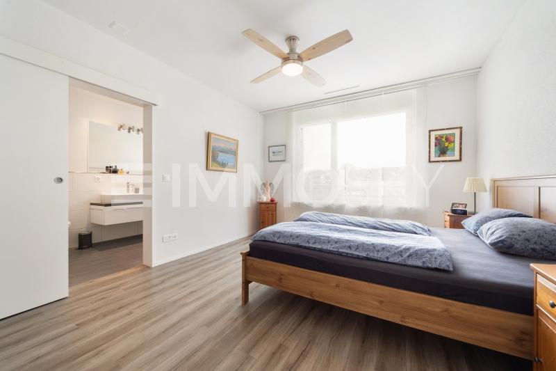 Elternschlafzimmer mit eigenem Bad - 5.5 pièces Appartement a Müllheim Dorf