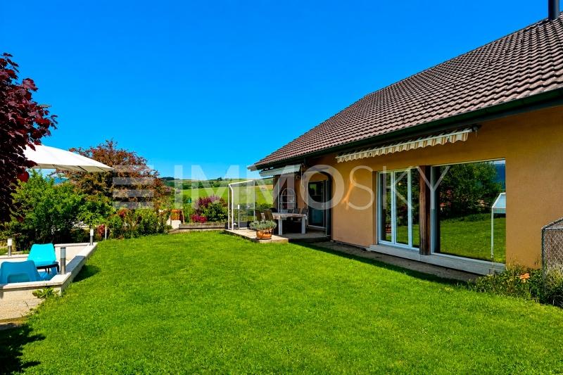 Grand jardin verdoyant - 7.5 pièces Villa a Chavornay