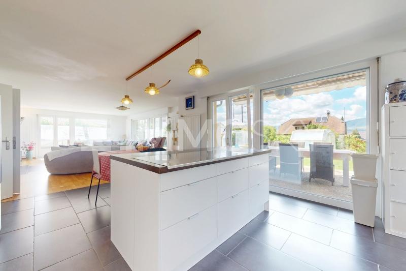 Belle cuisine moderne ouverte - 7.5 pièces Villa a Chavornay