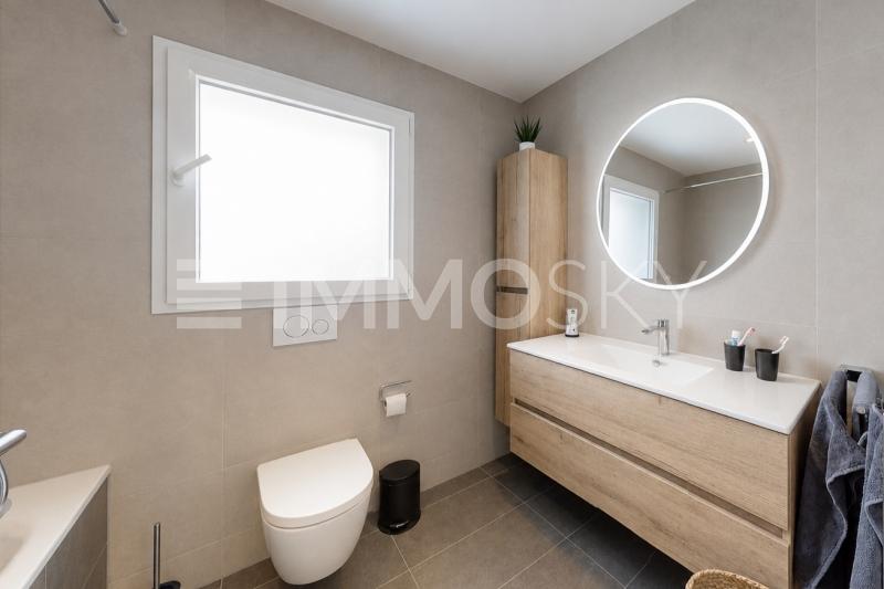 Salle de bains moderne - 4.5 pièces Duplex a Corminboeuf