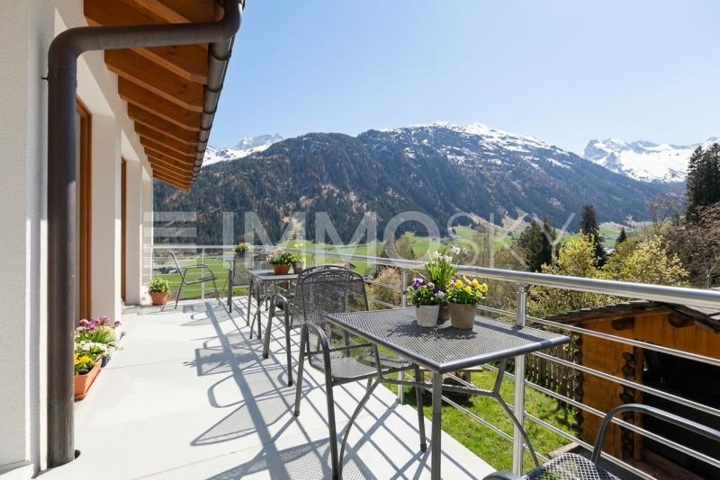 Sonnige Terrasse mit Aussicht über das Dorf - 13 pièces Maison a Curaglia