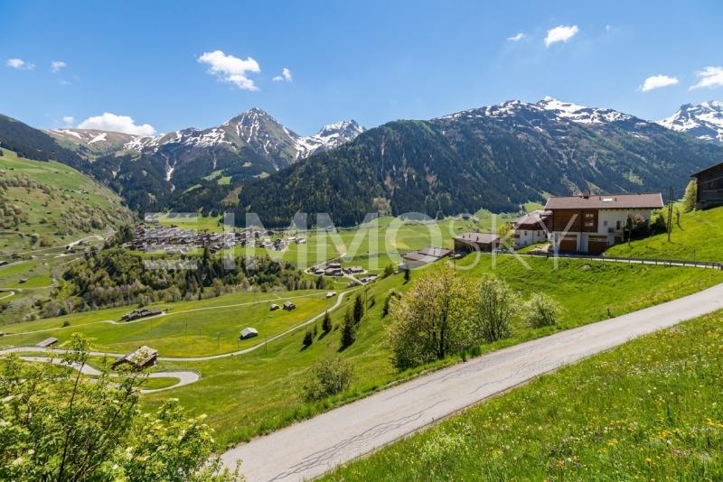 Eingebettet in die Landschaft von Curaglia - 13 pièces Maison a Curaglia