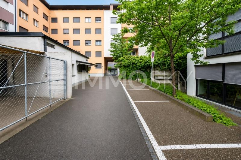 Lieferwagen Einfahrt - 3 stanze Negozio a Basel