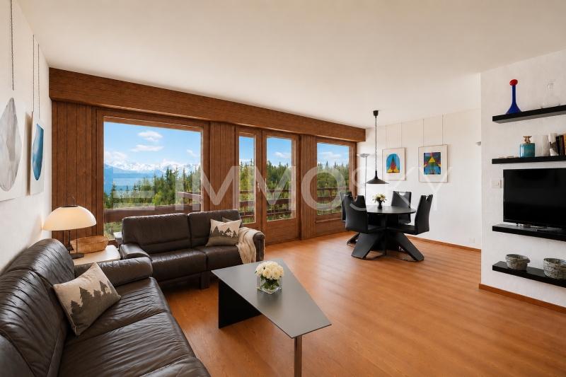 Pièce à vivre lumineuse avec vue panoramique - 3.5 pièces Appartement a Crans Montana